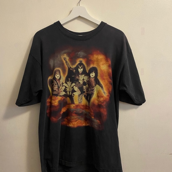 Kiss Tee Shirt - Picture 1 of 4
